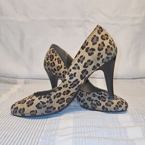 LIZ CLAIBORNE | LEOPARD PRINT PUMPS